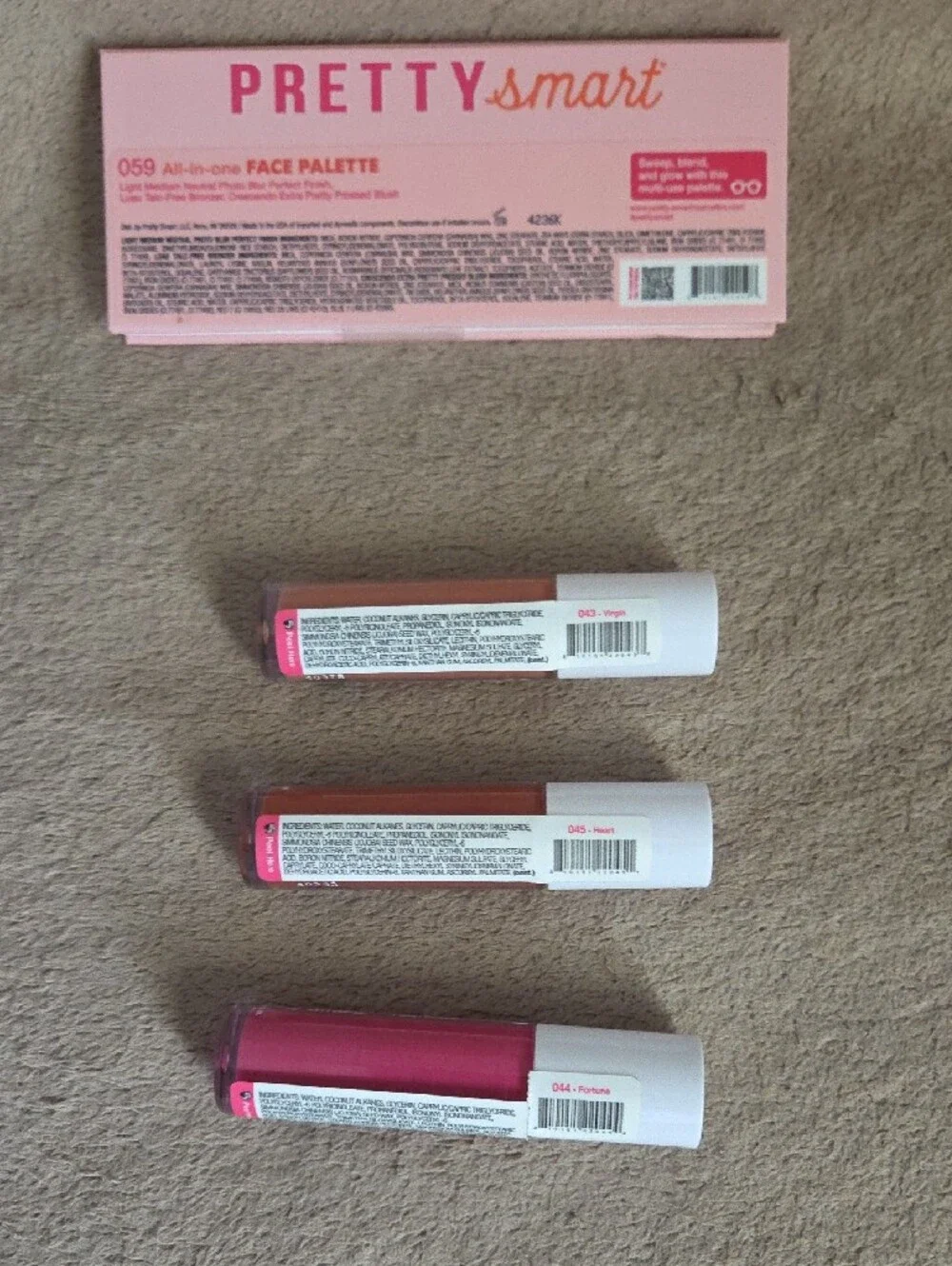 Pretty Smart Bundle Set: 1 Face Palette; 3 Liquid Blushes